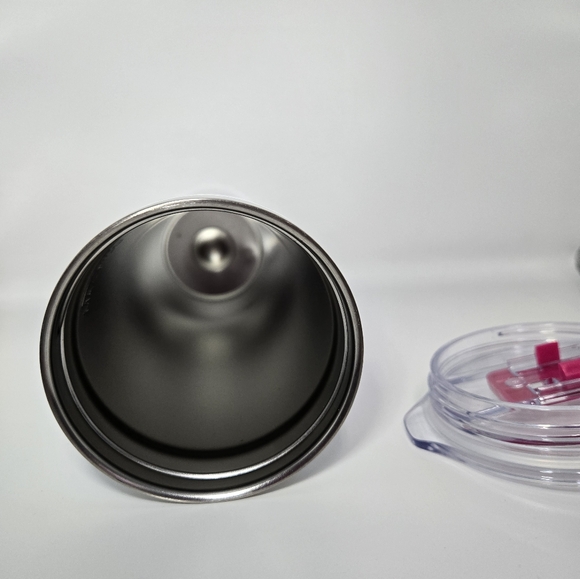 ☕ Dunkin’ Donuts Sprinkle Tumbler – 24 oz – Used – Sweet Style for Coffee Lovers - Picture 4 of 6